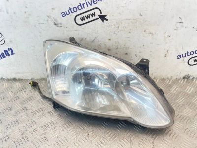 Лот: 25621891. Фото: 1. фара toyota Corolla ZZE120. Двигатель и элементы двигателя