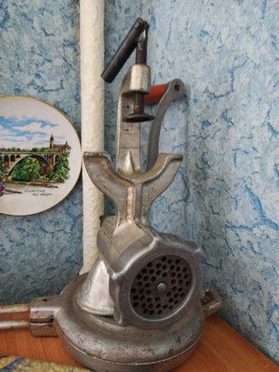 Лот: 25332602. Фото: 1. Мясорубка, орешница. Кухонная