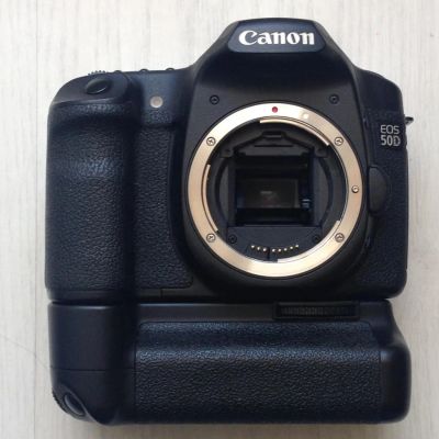 Лот: 7470444. Фото: 1. Canon 50D body + батарейный блок. Цифровые зеркальные