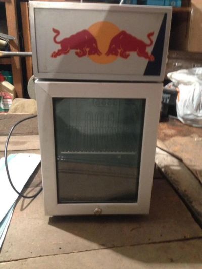 Лот: 9598507. Фото: 1. Холодильник Red Bull. Холодильники, морозильные камеры