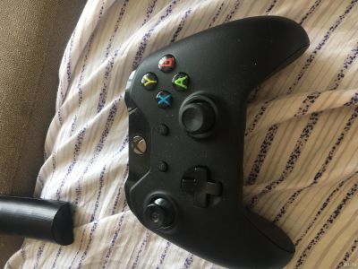 Лот: 13855183. Фото: 1. Геймпад(джойстик) Xbox One. Аксессуары для игровых приставок, консолей, геймпады