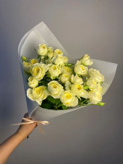 Лот: 23275715. Фото: 1. Букет-комплимент из кустовых роз. Свежие цветы