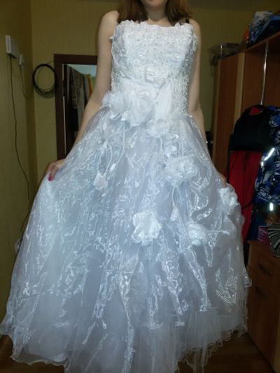 Лот: 11318537. Фото: 1. пышное свадебное платье с цветами... Свадебные платья