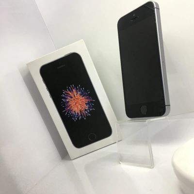 Лот: 15809642. Фото: 1. Мобильный телефон iPhone se 32gb... Чехлы, бамперы