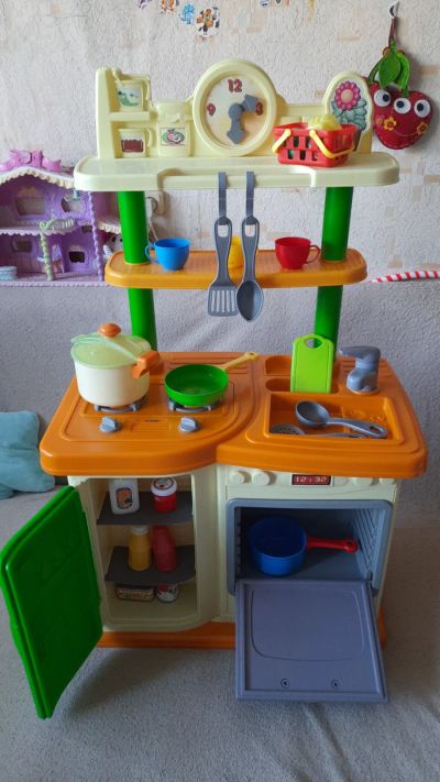 Лот: 17977343. Фото: 1. Детская кухня Red Box с посудкой. Куклы и аксессуары