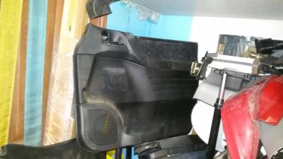 Лот: 4796040. Фото: 1. subaru traviq xm220 обивка водительской... Салон