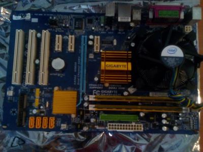 Лот: 7279571. Фото: 1. Материнская плата GigaByte GA-P31-ES3G. Материнские платы