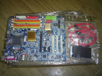 Лот: 1743817. Фото: 1. Материнская плата GigaByte GA-8I915P... Материнские платы