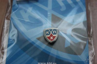 Лот: 2398108. Фото: 1. Значок КХЛ (оригинал, редкость... Сувенирные