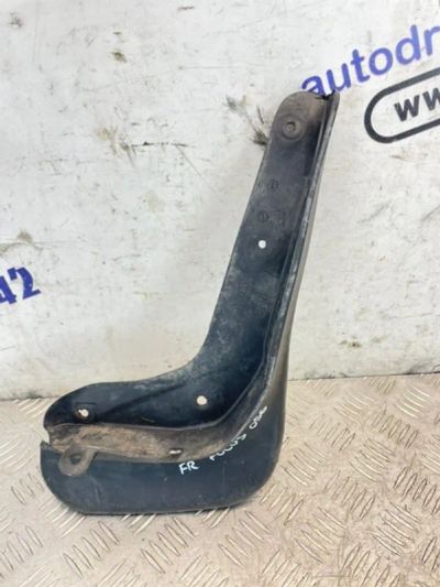 Лот: 25318828. Фото: 1. брызговик Ford Focus CB8. Двигатель и элементы двигателя