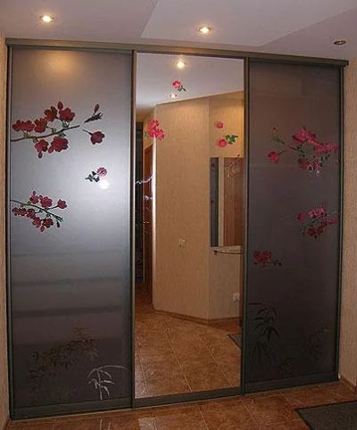 Лот: 4818162. Фото: 1. Шкаф-купе с цветами.15 т.р. за... Шкафы, шкафы-купе