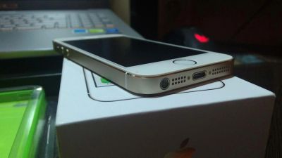 Лот: 4926382. Фото: 1. Продам iPhone 5s GOLD 16Gb , Возможен... Смартфоны