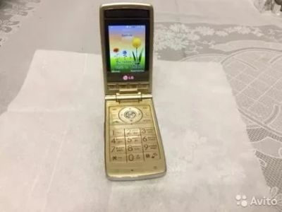 Лот: 11435795. Фото: 1. Стильный LG KF-300 цвет золото... Кнопочные мобильные телефоны
