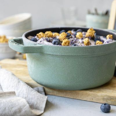Лот: 24935894. Фото: 1. Кокот Staub La Cocotte 2,2л, шалфей. Кастрюли
