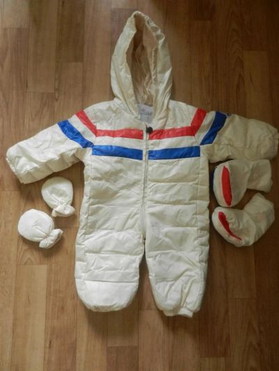 Лот: 3132373. Фото: 1. продам зимний костюм 80см. Костюмы, пиджаки, комбинезоны