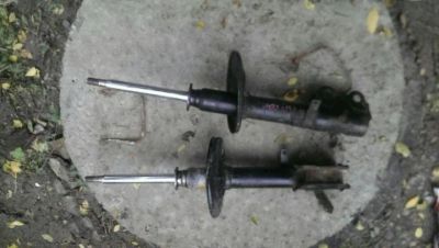 Лот: 9070740. Фото: 1. Стойки toyota corolla 100, 110. Ходовая, подвеска, рулевое управление