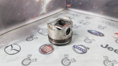 Лот: 23587497. Фото: 1. Поршень Mitsubishi Canter 4M51. Двигатель и элементы двигателя