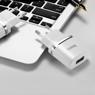 Лот: 16568141. Фото: 1. Зарядное сетевое (1 USB-A, 5W). Зарядные устройства, блоки питания, адаптеры сетевые для смартфонов