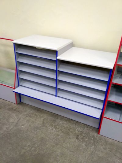 Лот: 11889373. Фото: 1. Прилавок из лдсп под кассу 1000x1300x500... Торговое