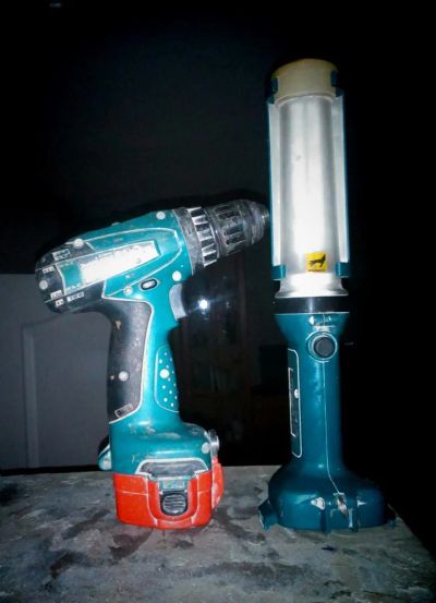 Лот: 6384214. Фото: 1. Makita шуруповерт, фонарь, аккумулятор... Электроинструмент