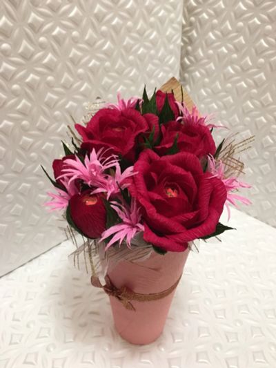 Лот: 13023167. Фото: 1. Букеты из конфет в кулечке. Букеты из конфет, игрушек