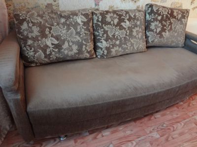 Лот: 4638900. Фото: 1. Диван с подушками. Диваны