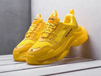 Лот: 17095253. Фото: 1. Кроссовки Balenciaga Triple S... Кеды, кроссовки, слипоны