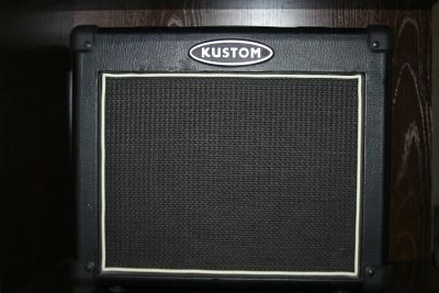 Лот: 5309358. Фото: 1. Комбоусилитель Kustom Arrow 16r. Гитарные эффекты и комбоусилители