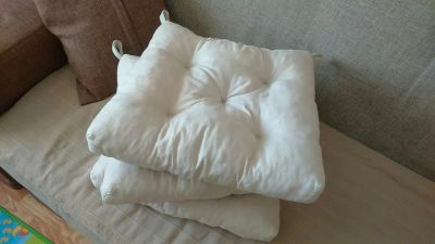 Лот: 9188359. Фото: 1. 3 подушки на стул IKEA. Одеяла, подушки