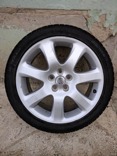 Лот: 12044840. Фото: 1. Колесо Toyota Avensis 225/45/17... Шины на дисках