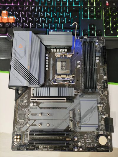 Лот: 24308017. Фото: 1. Gigabyte B660 Gaming X DDR4. Материнские платы