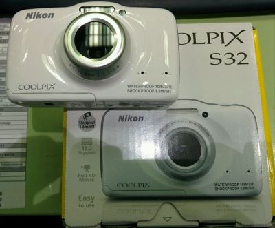 Лот: 4564731. Фото: 1. Nikon Coolpix S32 White + Детский... Цифровые компактные