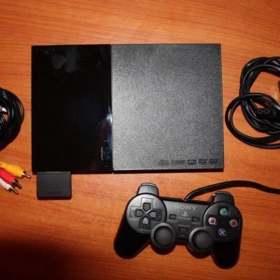 Лот: 18433194. Фото: 1. Playstation 2 Прошитая + два оригинальных... Игровые приставки, консоли