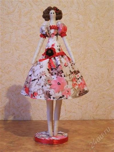 Лот: 2374899. Фото: 1. Кукла Тильда в маках. Авторские куклы, игрушки, поделки