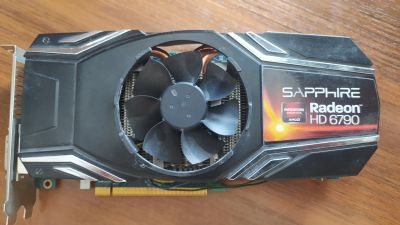 Лот: 22162766. Фото: 1. Видеокарта Sapphire Radeon HD6790. Видеокарты