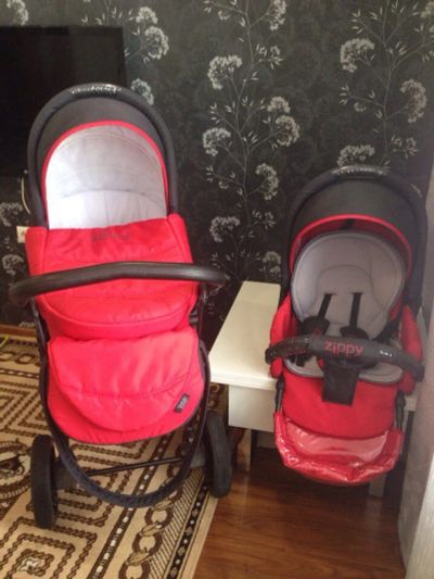 Лот: 9676415. Фото: 1. Коляска Zippy New 2в1(автолюлька... Коляски