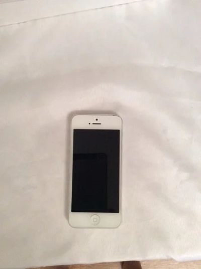 Лот: 3579487. Фото: 1. IPhone 5 White 16 гиг. Смартфоны