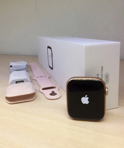 Лот: 13981638. Фото: 1. Часы Apple Watch Series 4 GPS... Смарт-часы, фитнес-браслеты, аксессуары