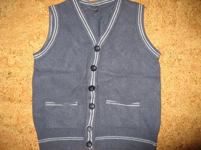 Лот: 3958719. Фото: 1. жилет benetton. Свитера, худи, толстовки