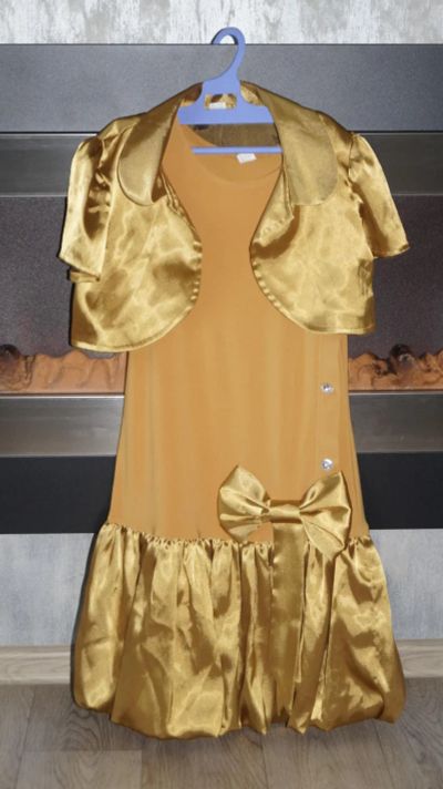 Лот: 6932173. Фото: 1. Золотое платье для праздников. Платья, сарафаны