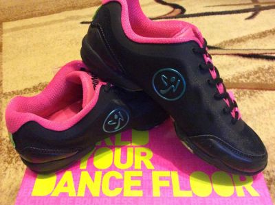 Лот: 7166953. Фото: 1. Отличные кроссовки ZUMBA р (41-42... Кеды, кроссовки, слипоны