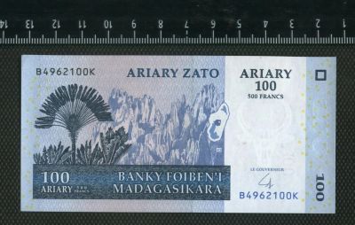 Лот: 10598565. Фото: 1. Мадагаскар 100 арей 2004 г,(люкс... Другое (банкноты)