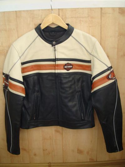Лот: 9749344. Фото: 1. Байкерская женская куртка Harley... Аксессуары