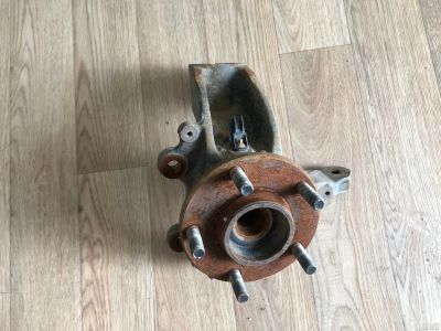 Лот: 17912143. Фото: 1. Ступица передняя левая Mazda Мазда... Ходовая, подвеска, рулевое управление