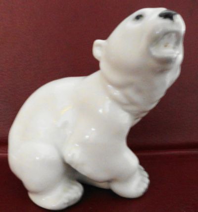 Лот: 9052133. Фото: 1. Фарфоровая статуэтка «Медвежонок... Фарфор, керамика