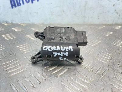 Лот: 25404362. Фото: 1. сервопривод заслонки печки Skoda... Двигатель и элементы двигателя