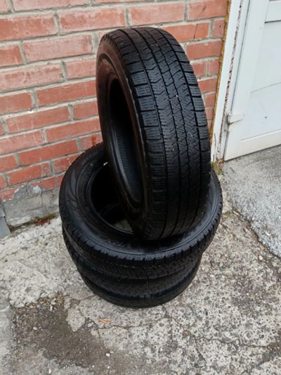 Лот: 25793152. Фото: 1. Шины зимние Bridgestone Blizzak... Шины