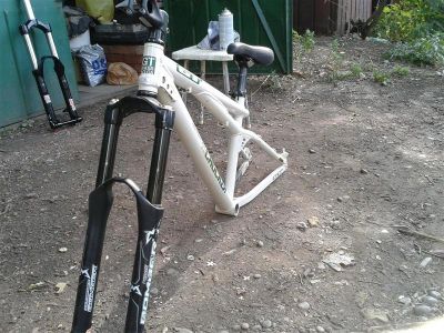 Лот: 2000616. Фото: 1. Продаю раму Chucker 2.0 + Мarzocchi... Запчасти