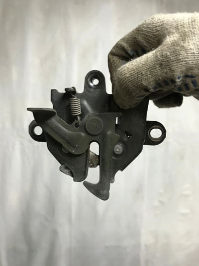 Лот: 18612347. Фото: 1. Замок капота Toyota Vitz SCP10. Кузов