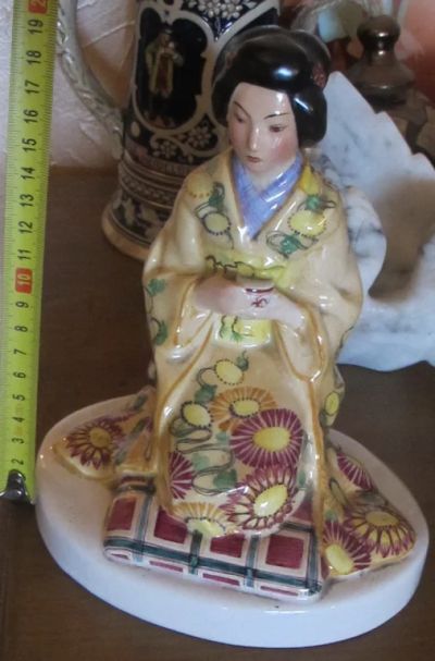 Лот: 10437007. Фото: 1. фарфоровая статуэтка Японка, Чехословакия... Фарфор, керамика